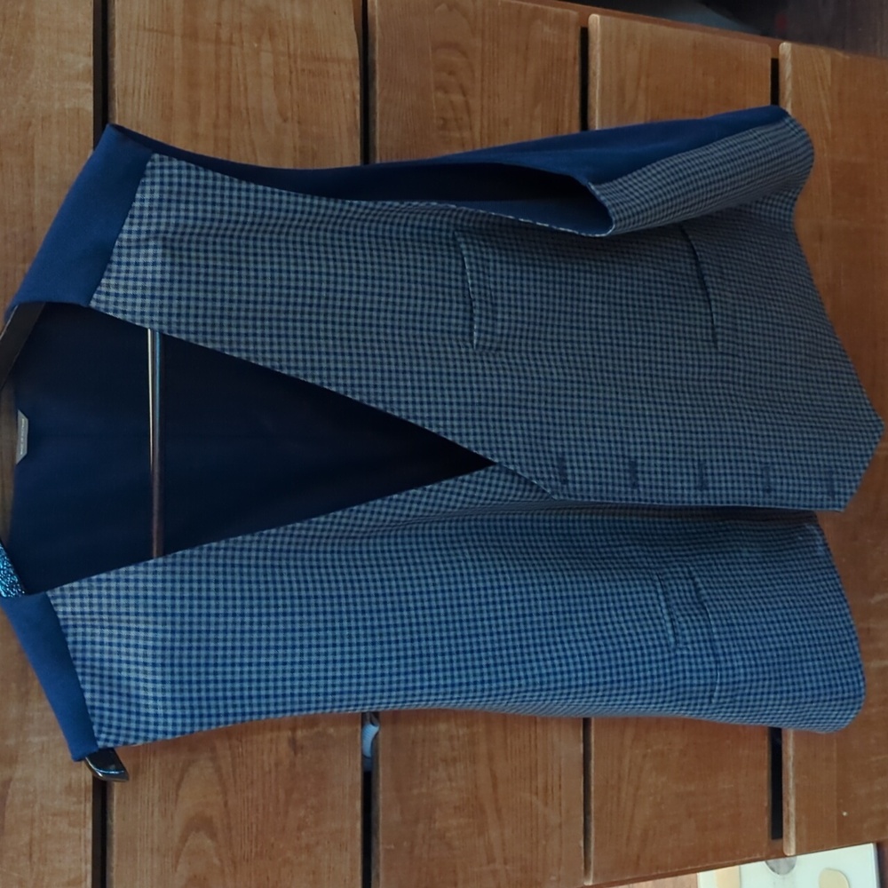 Reversible dress vest